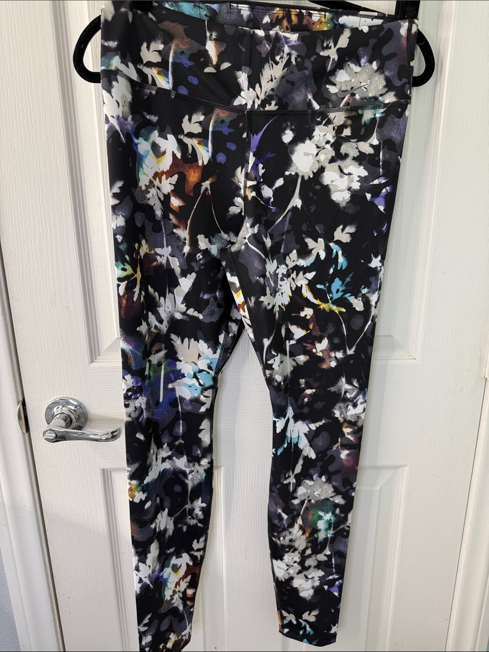 Nike Black Floral-Patterned Leggings with Multicolor Accents